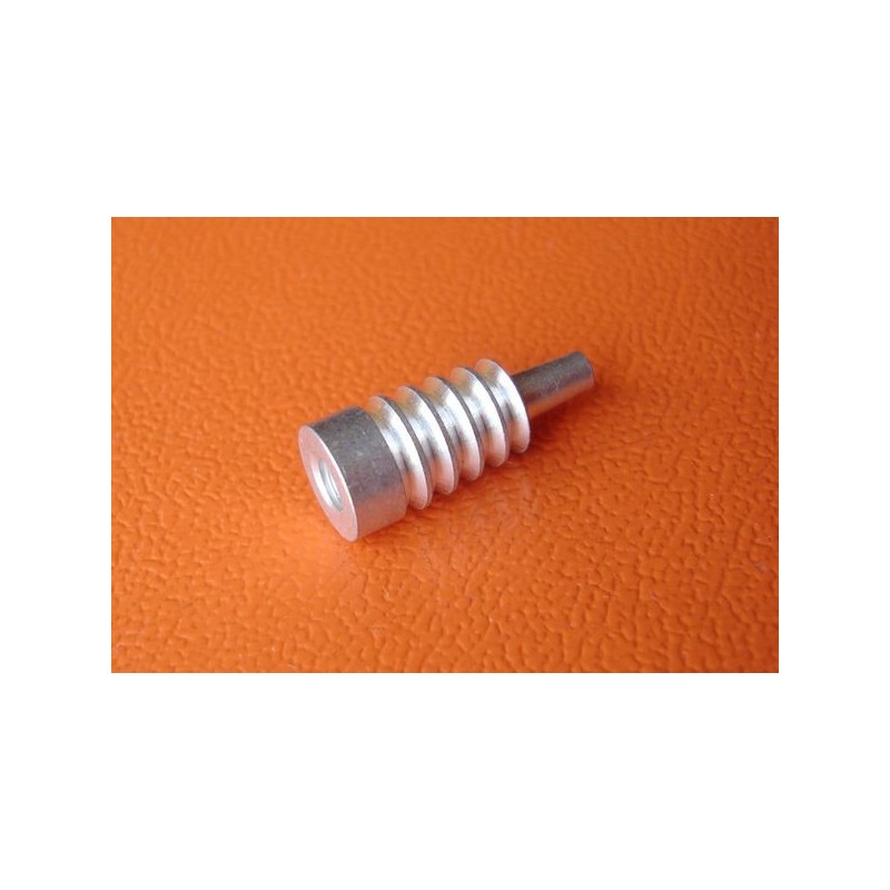 KRÓCIEC UKŁADU CHŁODZENIA (T-MAX 02704)